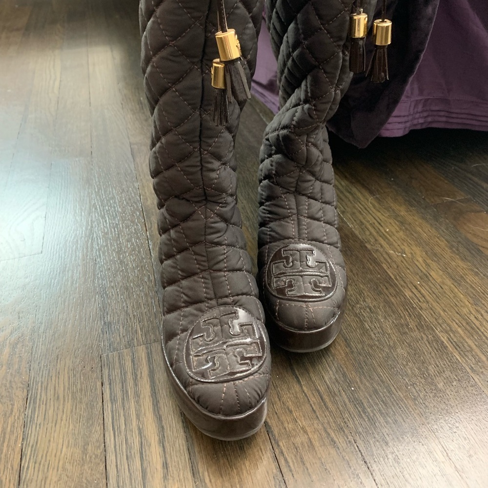 Authentic Tory Burch beautiful brown quilted waterproof boots.